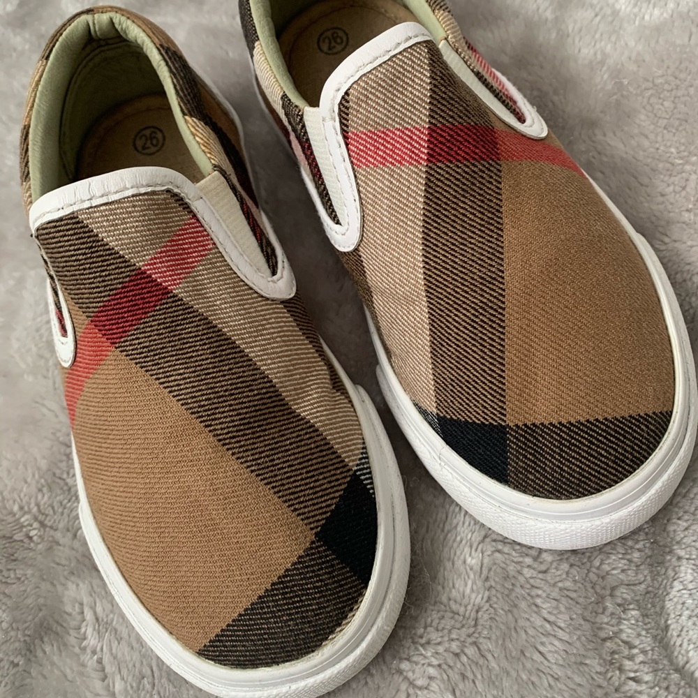 Burberry kid shoes